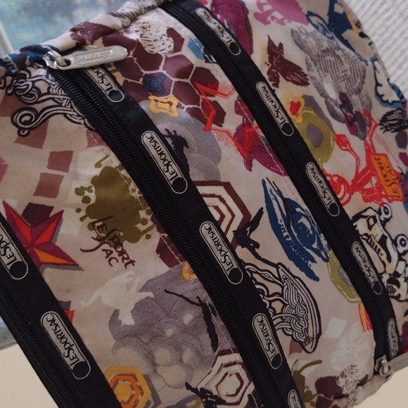 LeSportsac cross body purse - Picture 3 of 4